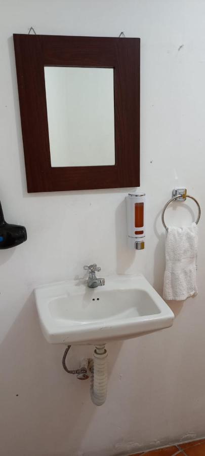 Global Airport Inn Free Shuttle Гватемала Экстерьер фото