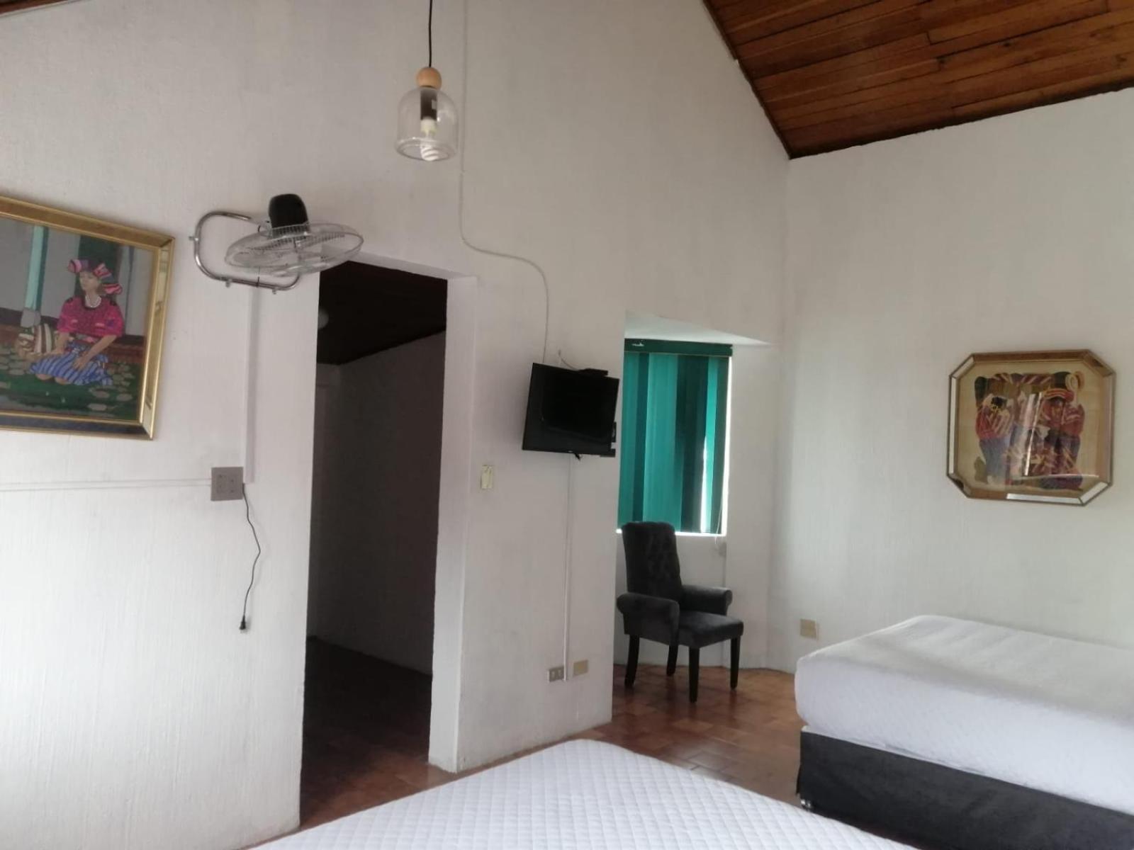 Global Airport Inn Free Shuttle Гватемала Экстерьер фото