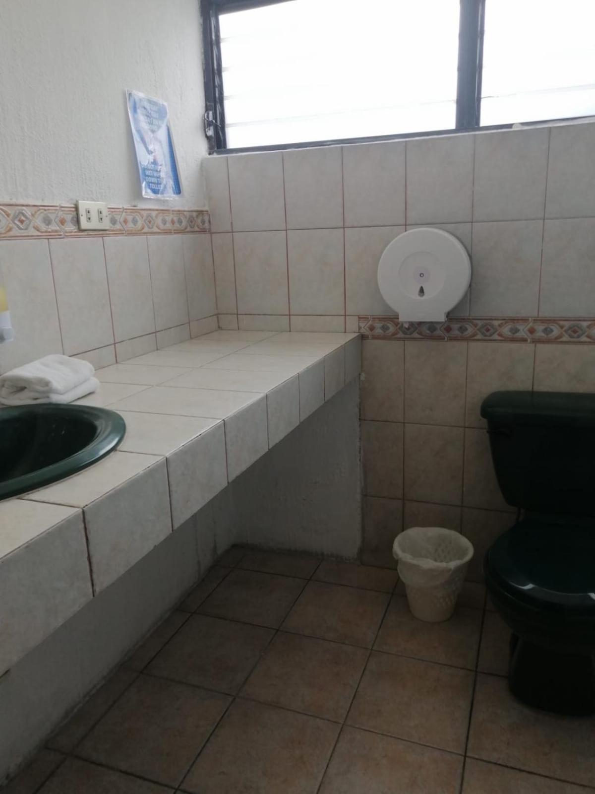 Global Airport Inn Free Shuttle Гватемала Экстерьер фото