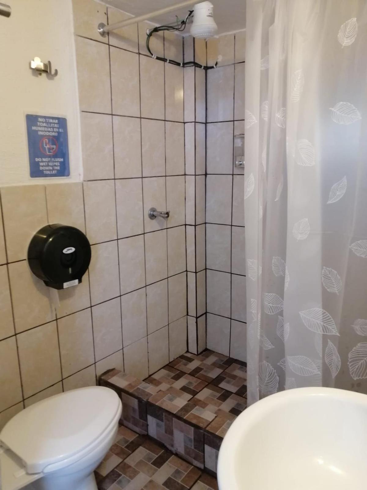 Global Airport Inn Free Shuttle Гватемала Экстерьер фото