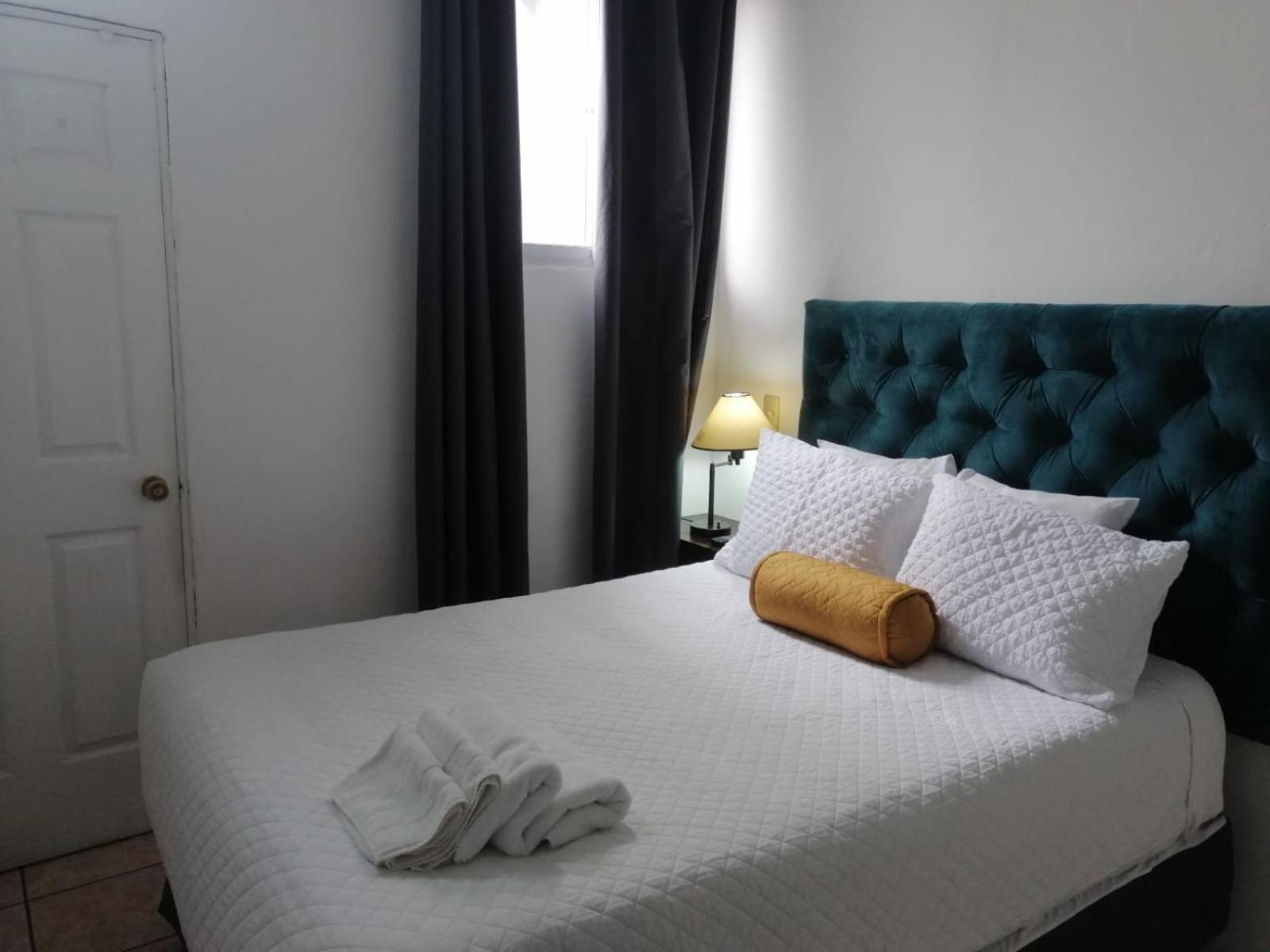 Global Airport Inn Free Shuttle Гватемала Экстерьер фото