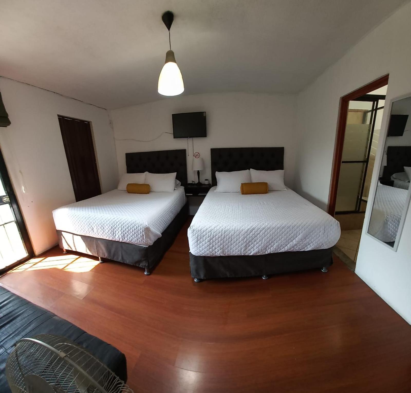 Global Airport Inn Free Shuttle Гватемала Номер фото