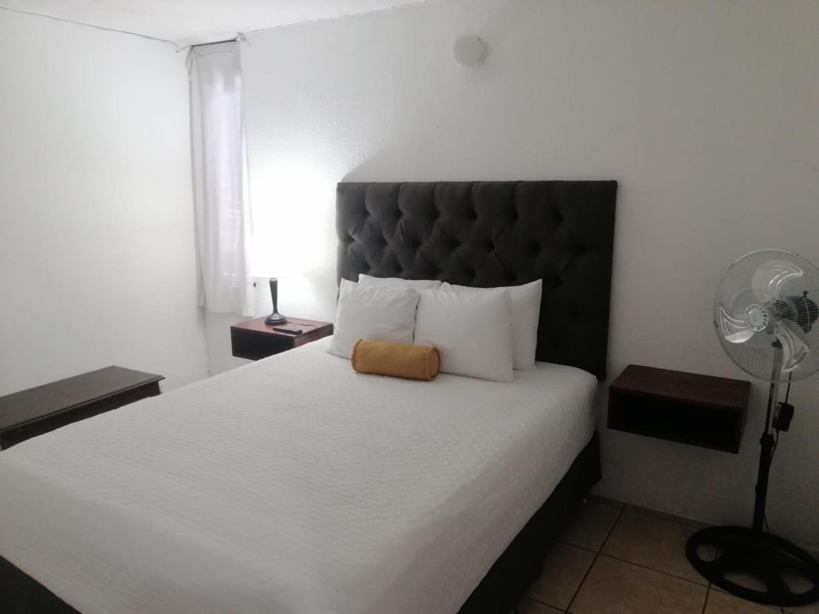 Global Airport Inn Free Shuttle Гватемала Экстерьер фото